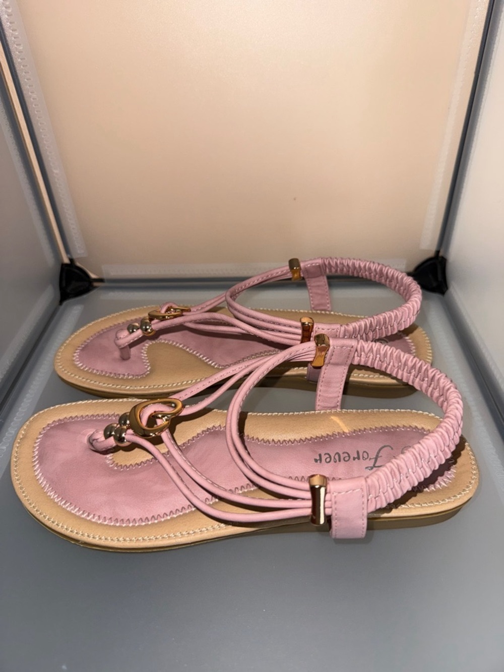 Women's Heart Shaped Pendant Blush Sandals Size 5 New - Picture 6 of 7